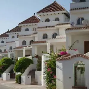 Modern Townhouse 7 Mins Walk From The And 15 Mins From Port Сasa de vacaciones Manilva